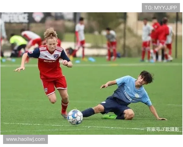 《探索足球文化的魅力与影响力：从竞技场到全球社会的深远变革》