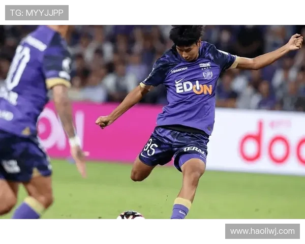 广岛三简与横滨水手的激烈对决揭示日本足球的魅力与竞争力